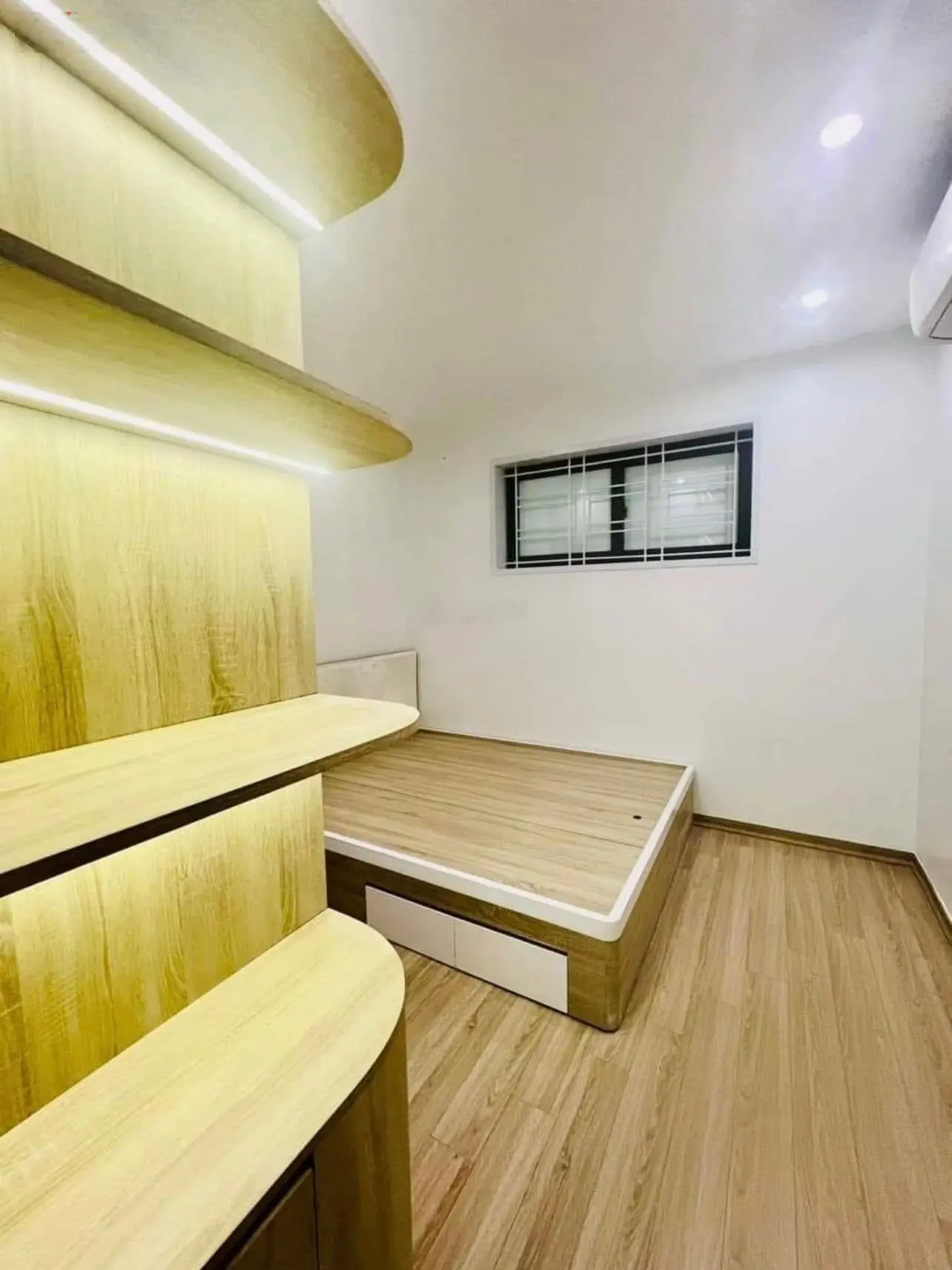 Chính chủ gửi bán căn hộ Nơ3 Bán đảo Linh Đàm, tầng thấp view thoáng, full nội thất 80m 3pn 2vs