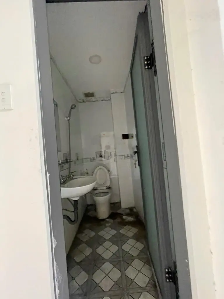 Nhà mặt tiền Kinh Dương Vương, 37m2, ngang 4m, 5 tầng, giá 6.8 tỷ