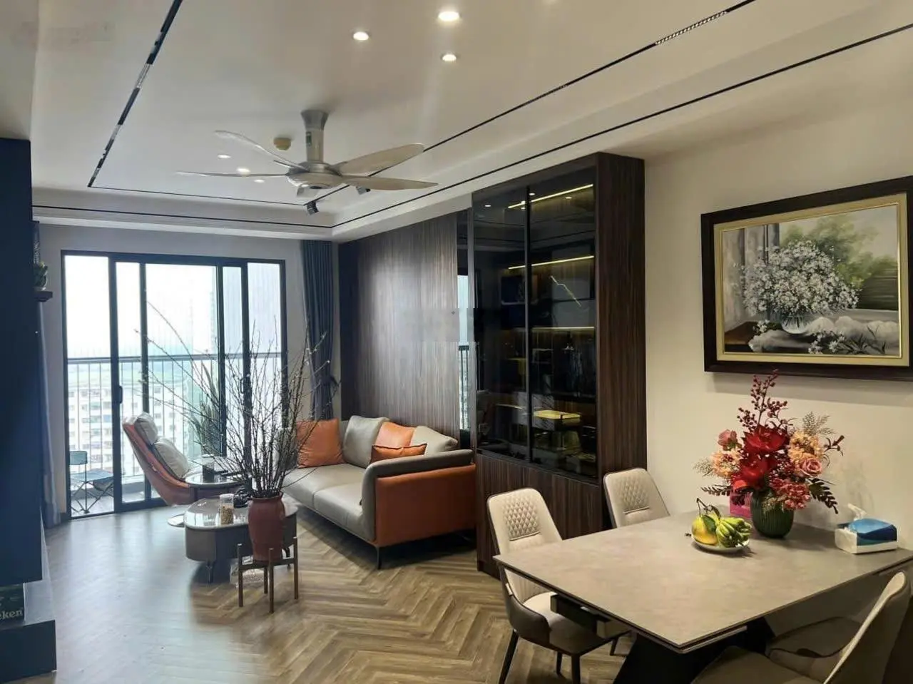 Chủ nhà cần bán gấp căn 2 ngủ Rose Town đồ cơ bản đã có sổ 0969 537 ***