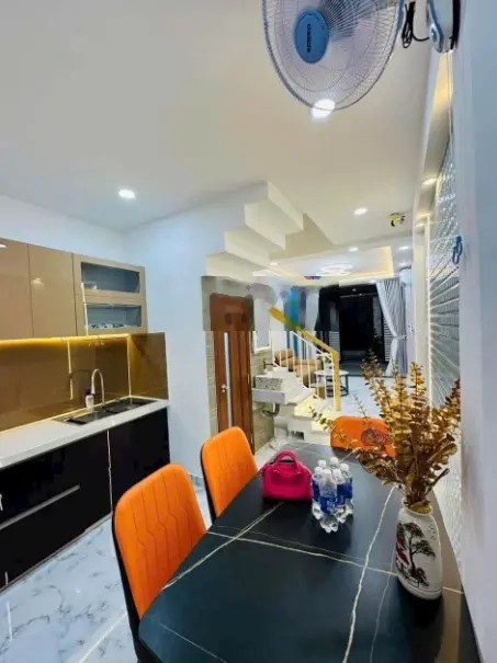 Cơ hội vàng! Bán nhà sổ hồng riêng 1 trệt 1 lầu DT 40m2 tại quận Bình Tân, giá chỉ 2.2 tỷ!