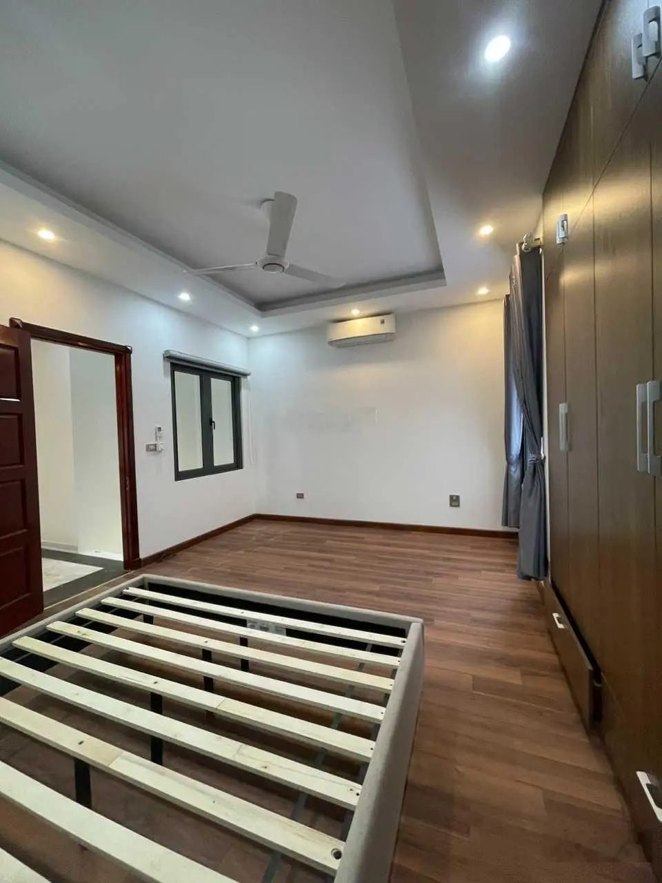 Bán nhà tái định cư Ngọc Thụy 80m2 x 5T x 5m mặt tiền, thang máy 450kg, ngõ thông ô tô 7 chỗ vào