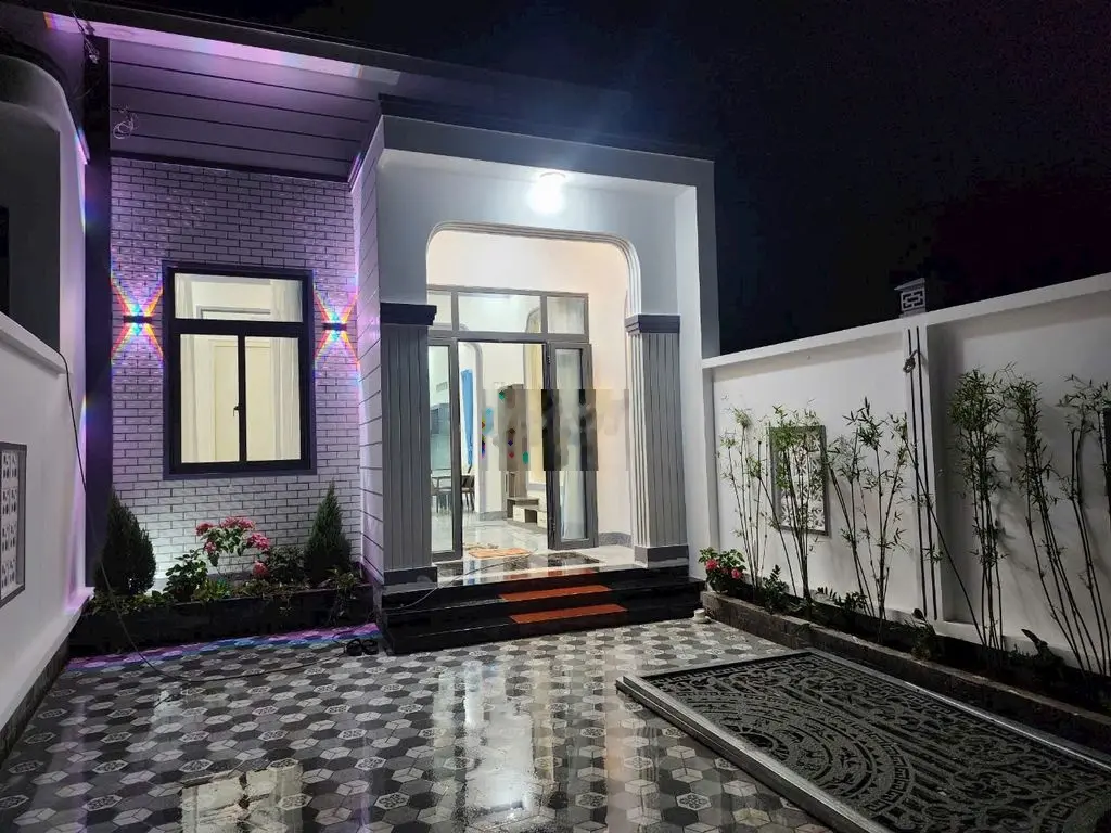 NHÀ MỚI 100% THỊ TRẤN CHÂU THÀNH CÁCH QL60 300M FULL THỔ