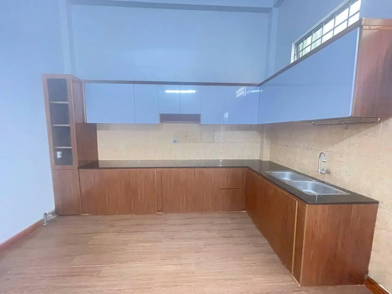 Bán nhà mặt tiền Đặng Đình Vân, gần Nguyễn Tất Thành, DT 75m2 nhà 2 tầng
