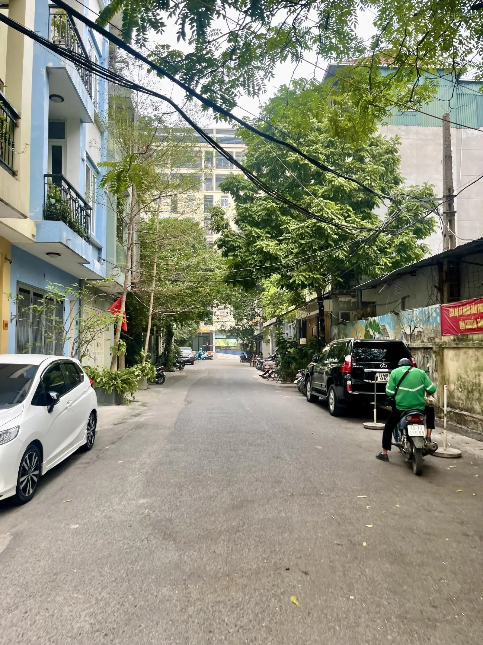 Cần Bán Nhà Phố Vạn Phúc, Quận Ba Đình. DT Sổ 90m2 x 4T, MT 6,3m. Vị trí đẹp, Đường Ôtô tránh nhau