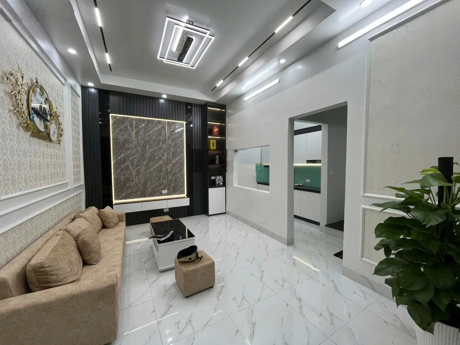 Bán Nhà riêng Đường Láng 40m 4Tg MT 5,9m chỉ 6,2 tỷ gần ôtô dừng đỗ full nội thất.
