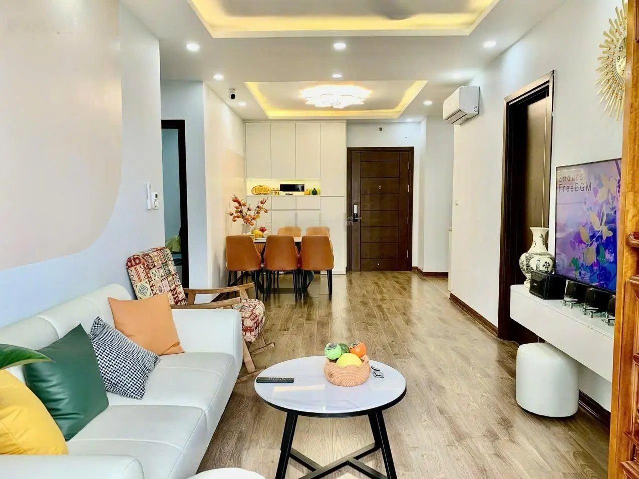 Chính chủ bán căn hộ 95m tại mipec xuân thủy. thiết kế 3pn. sẵn sổ, full nội thất. giá bán 7.9 tỷ