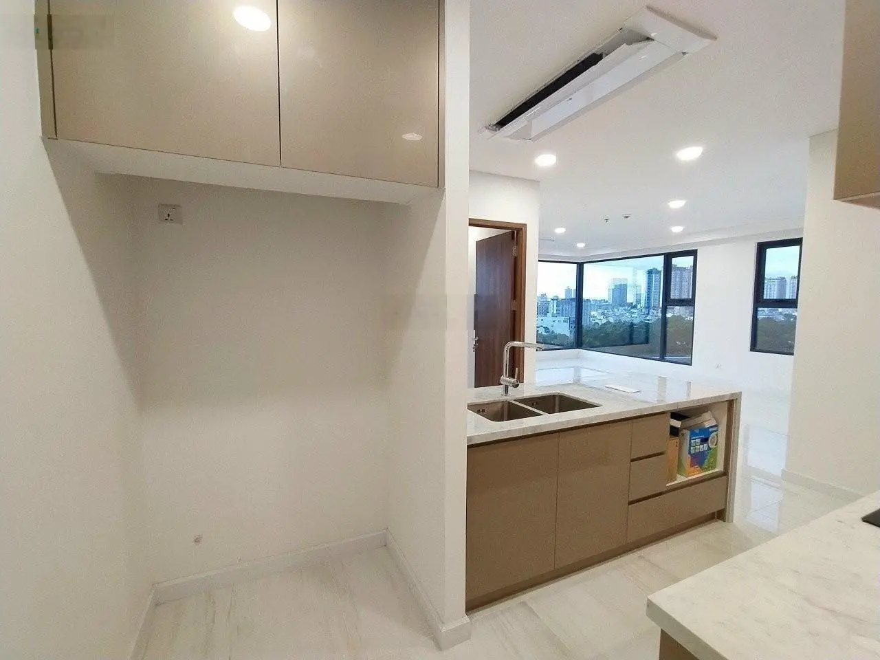 Bán căn hộ Kingdom 101, 3PN, 105m2, nội thất, giá 8 tỷ, liên hệ: 0908 435 *** xem nhà