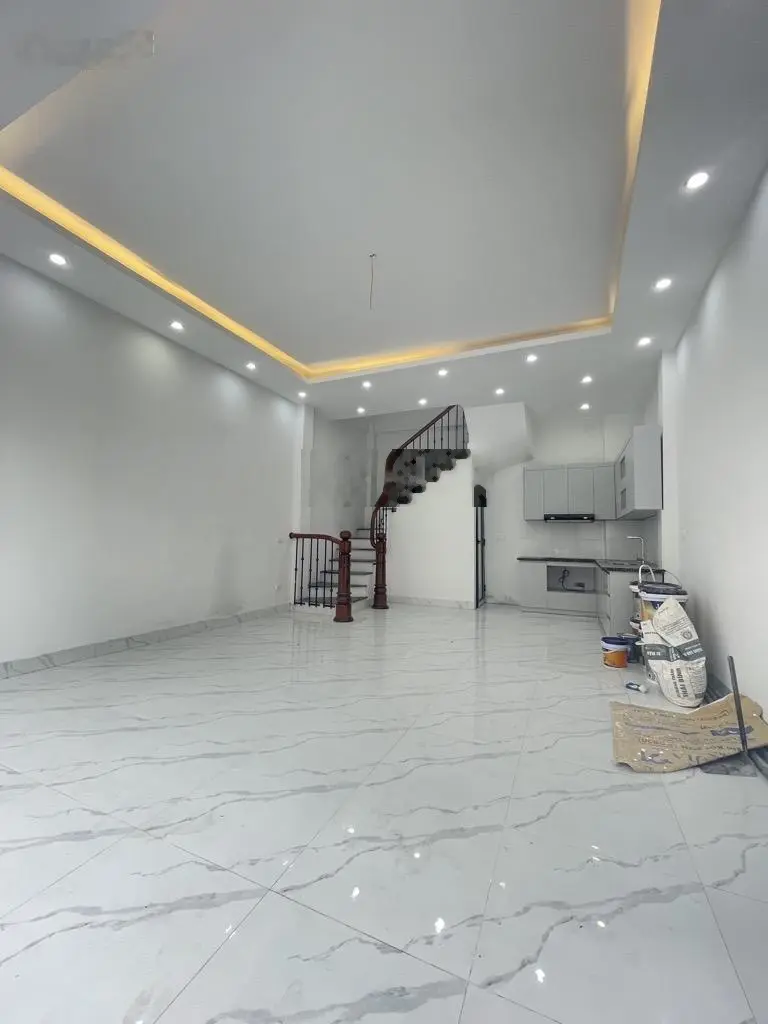 Vĩnh Quỳnh bán nhà 5 tầng 40m2 MT 5m ô tô 7 chỗ chạy thông kinh doanh cực tốt