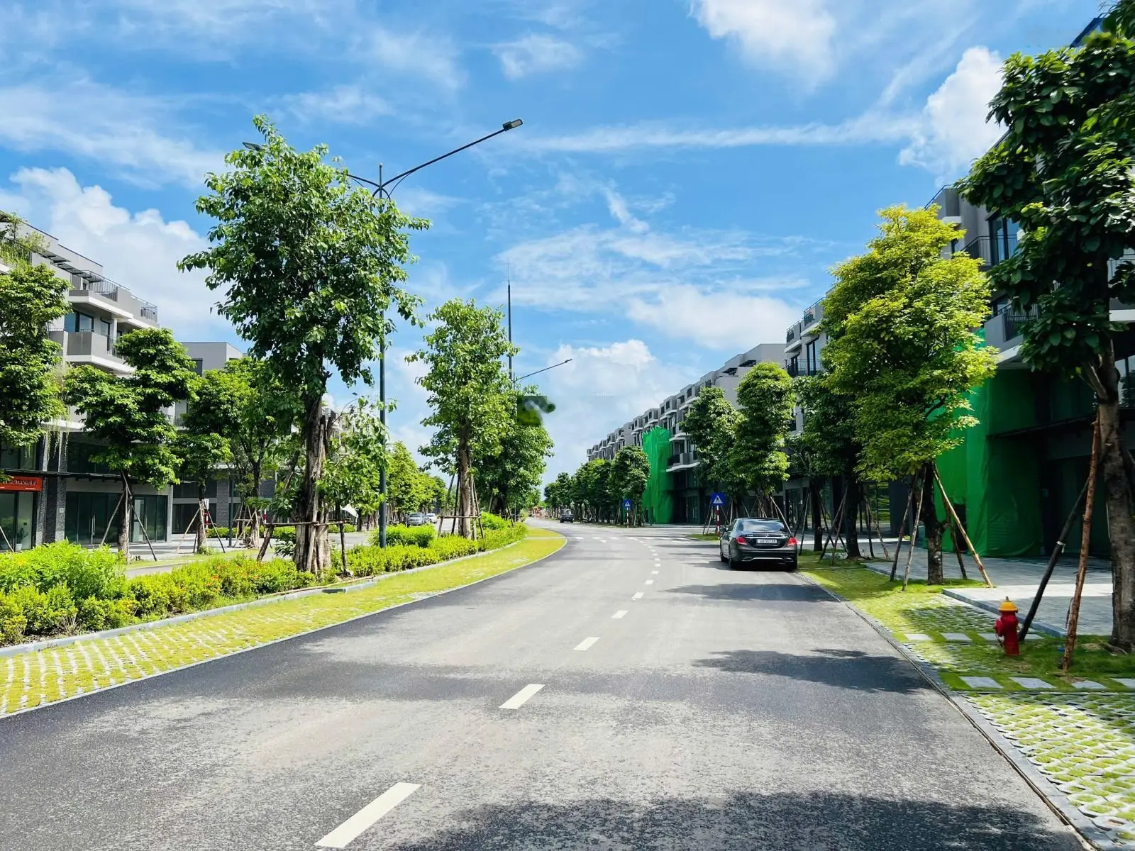 Cắt lỗ căn biệt thự hoa hậu 113m2, giá chỉ 8.5 tỷ, căn vip xẻ khe, 4 tầng, Eco Central Park Vinh