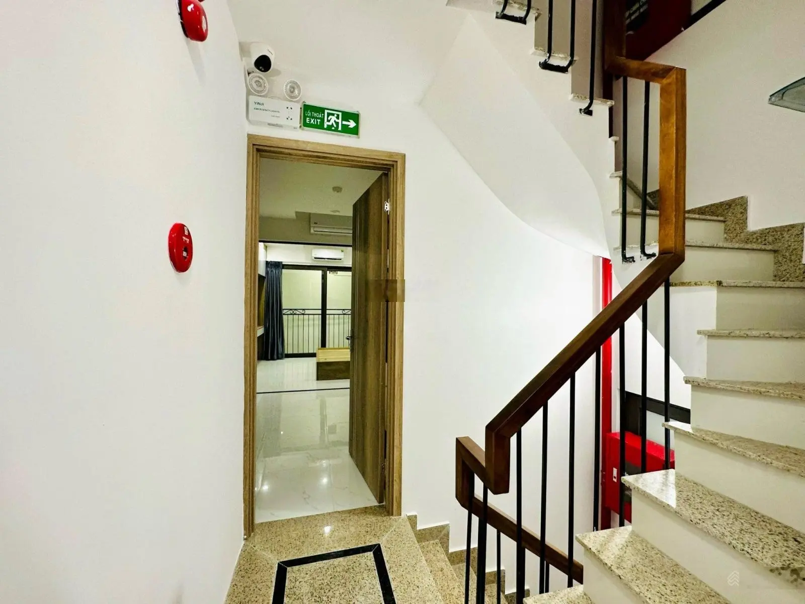 Phân lô Nguyên Hồng 70m 5T, MT4.5m, mặt ngõ, ô tô tránh vỉa hè, nhà đẹp giá 28.5 tỷ LH: 0946 387 ***