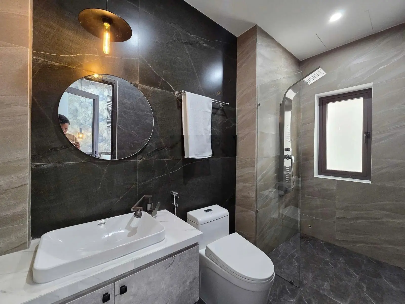 Chủ kẹt tiền bán gấp nhà 100m2 giá sốc chỉ 920tr gần chợ Hưng Long Bình Chánh 1T1L 3PN2WC,SHR