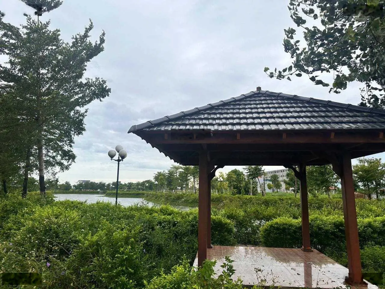 Cắt lỗ lô biệt thự áp góc view hồ 220m2 giá chỉ 24tr/m2 tại Nhật Tân