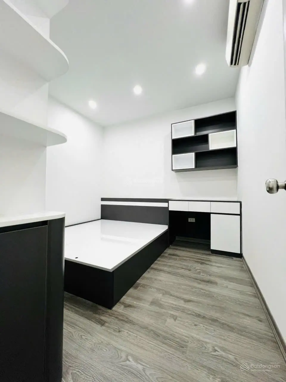 Bán gấp căn 46m2- 2 ngủ & 1 vệ sinh HH4C Linh Đàm Hoàng Mai. Lh: 0966 455 *** em Thuỷ