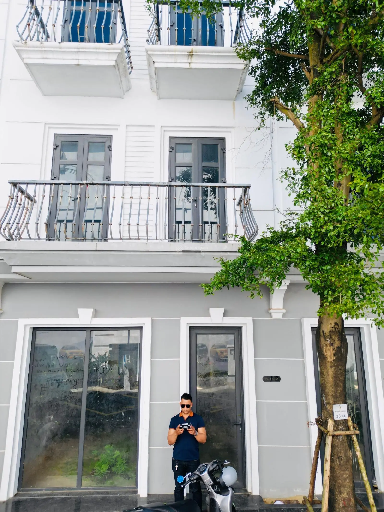 Chiính chủ cần bán căn nhà shophouse 3 tầng 2 mặt tiền đường Vincom Quang Ngãi ngay trung tâm