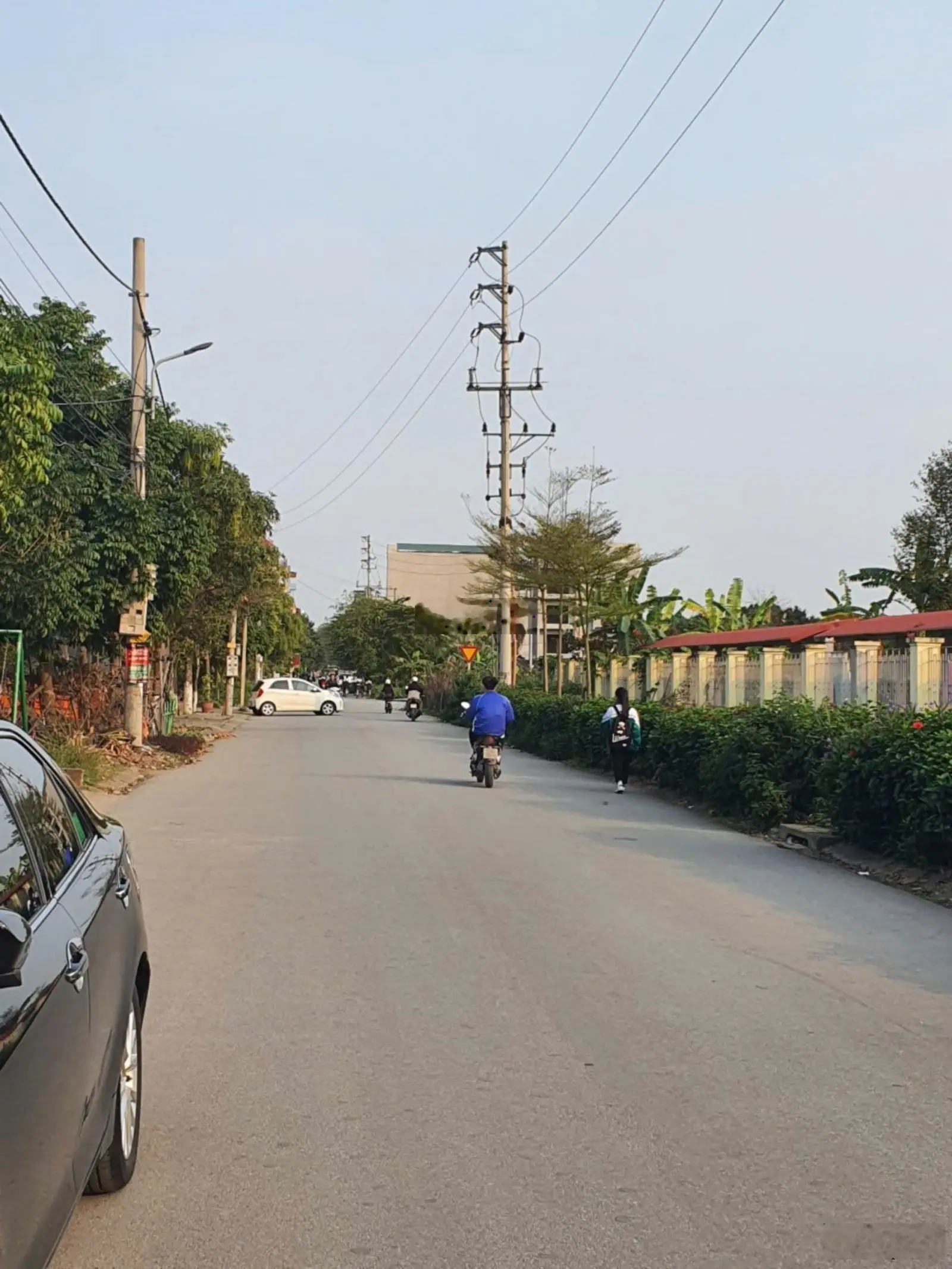 Cần bán 2 lô liền làn 2 đường thiên đức nhìn trường tiểu học vạn an