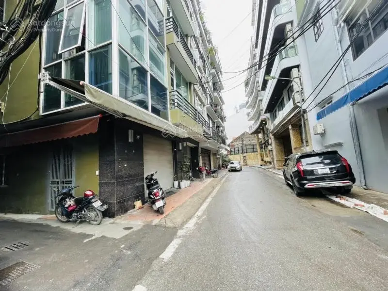 Bán căn nhà sát mép Hồ Tây, mặt phố Quảng An cạnh Phủ Tây Hồ 6 tầng, xe hơi đỗ nhà