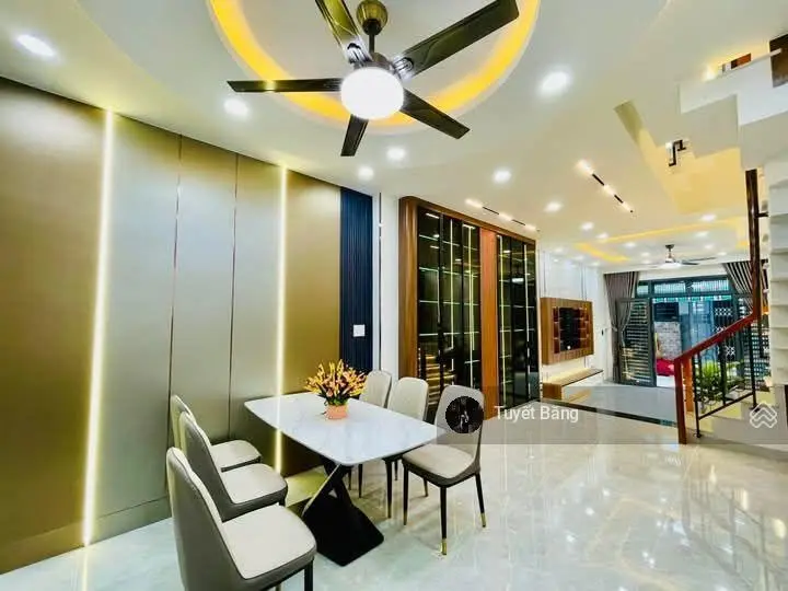 Gía cắt lỗ sâu chỉ 3 tỷ 2 ngay đường Ngô Quyền,Hiệp Phú,quận 9.Phía sau Vincom Plaza Lê Văn Việt.