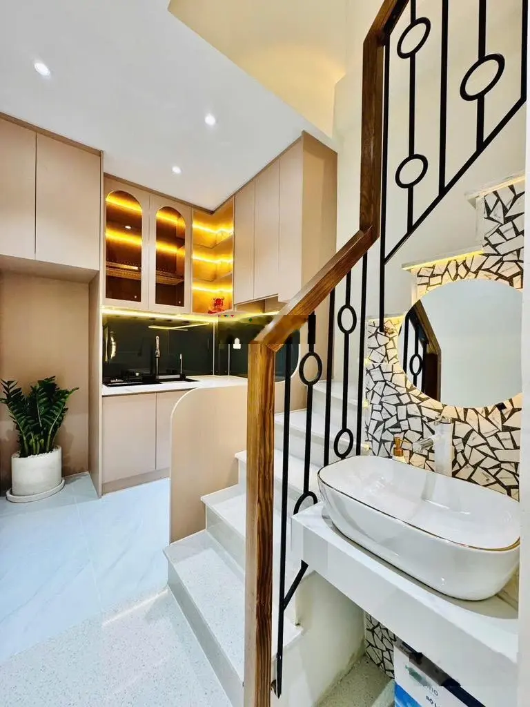 Bình thạnh - cách cây cầu qua q1 - 21m2- giá nhỉnh 3 ,1 tỷ-