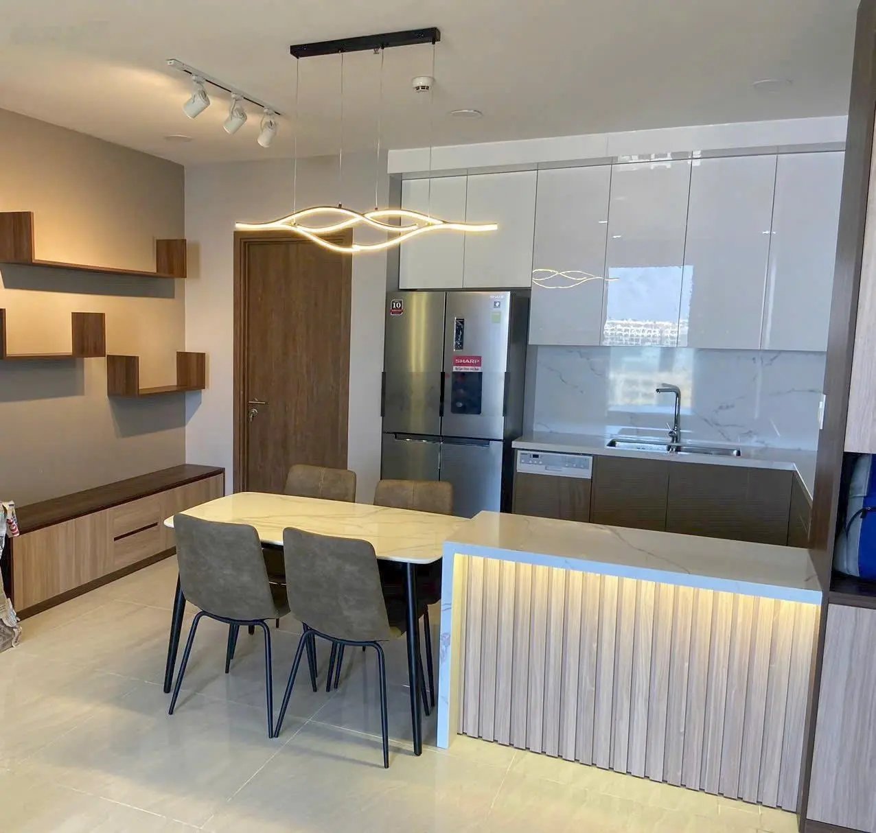 Gia đình cần bán CH Central Plaza 65m2, 2PN, căn góc, SH vĩnh viễn. Giá thật nhà thât: 4.05 tỷ TL