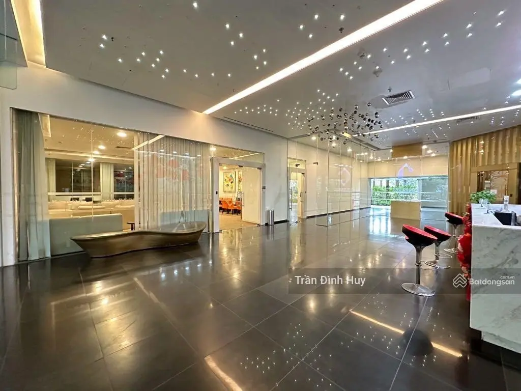 Penthouse Làng Việt Kiều - 360m2 - View hồ và biệt thự. Giá 19.8 Tỷ