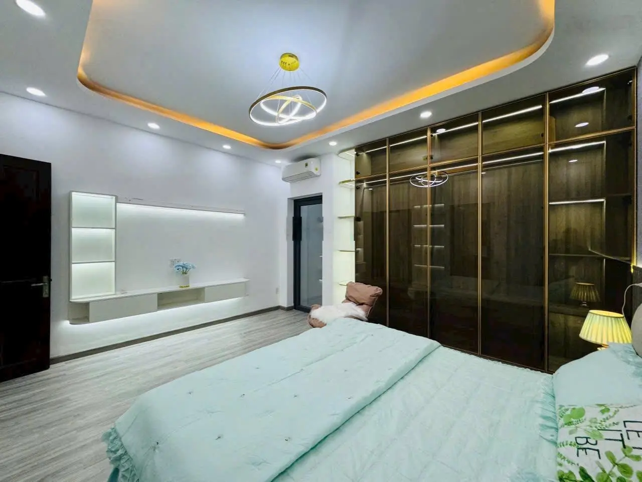 Lô nhì mặt tiền đường phạm hữu lầu - phú mỹ - quận 7 ( 4 tầng )