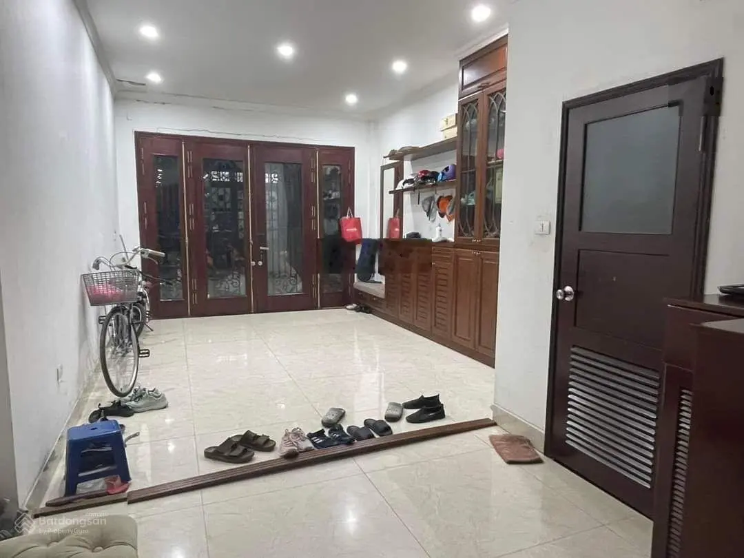 Bán nhà Liễu Giai Quần Ngựa, phân lô ôtô tránh - vỉa hè - nhà đẹp thang máy - 70m2*6T*MT 4m * 24 tỷ