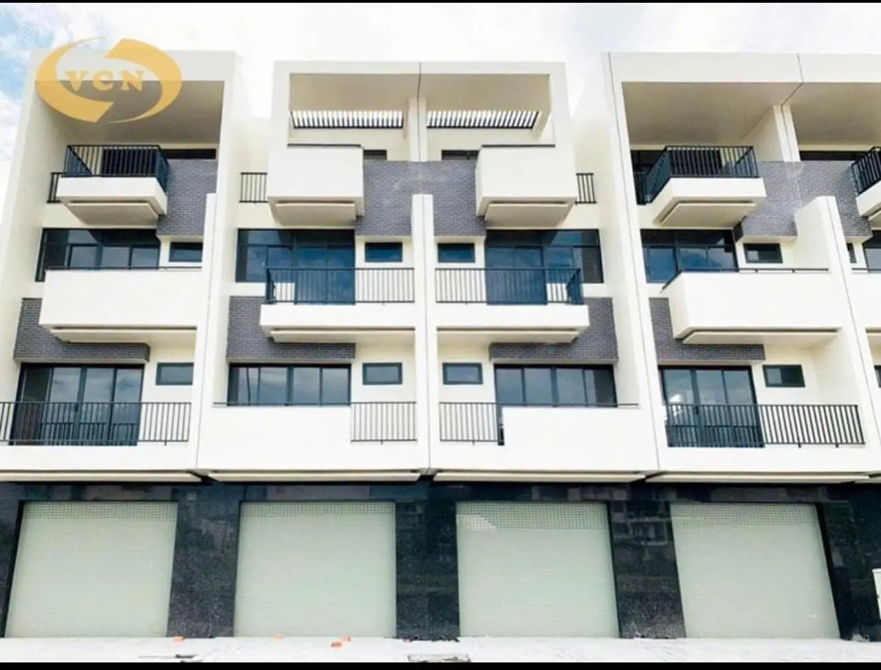 Nhà shophouse 4 tầng mặt tiền kinh doanh đường Võ Văn Kiệt A1 KĐT VCN Phước Long, có sổ hồng