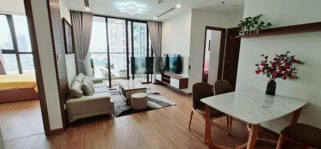 Giá trên 8 tỷ - Bán căn hộ view hồ 3 phòng ngủ Vinhomes Skylake, tầng 26, SĐCC, sẵn hđ thuê