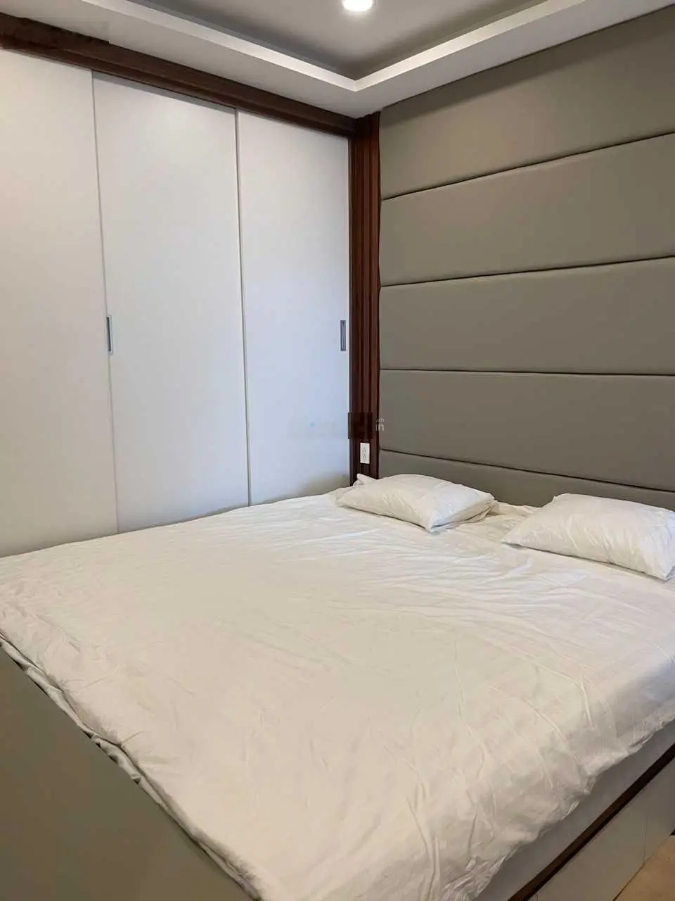 Bán nhanh căn hộ 2PN 68m2 ban công Đông Nam full nội thất tầng trung 0981 971 ***