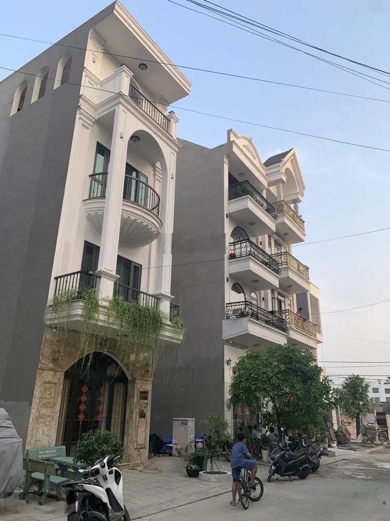 Nhà 5 tầng trong khu phân lô đồng bộ, full nội thất, đường Lê Thị Riêng, DT 60,5m2 (4,4x14), Q12