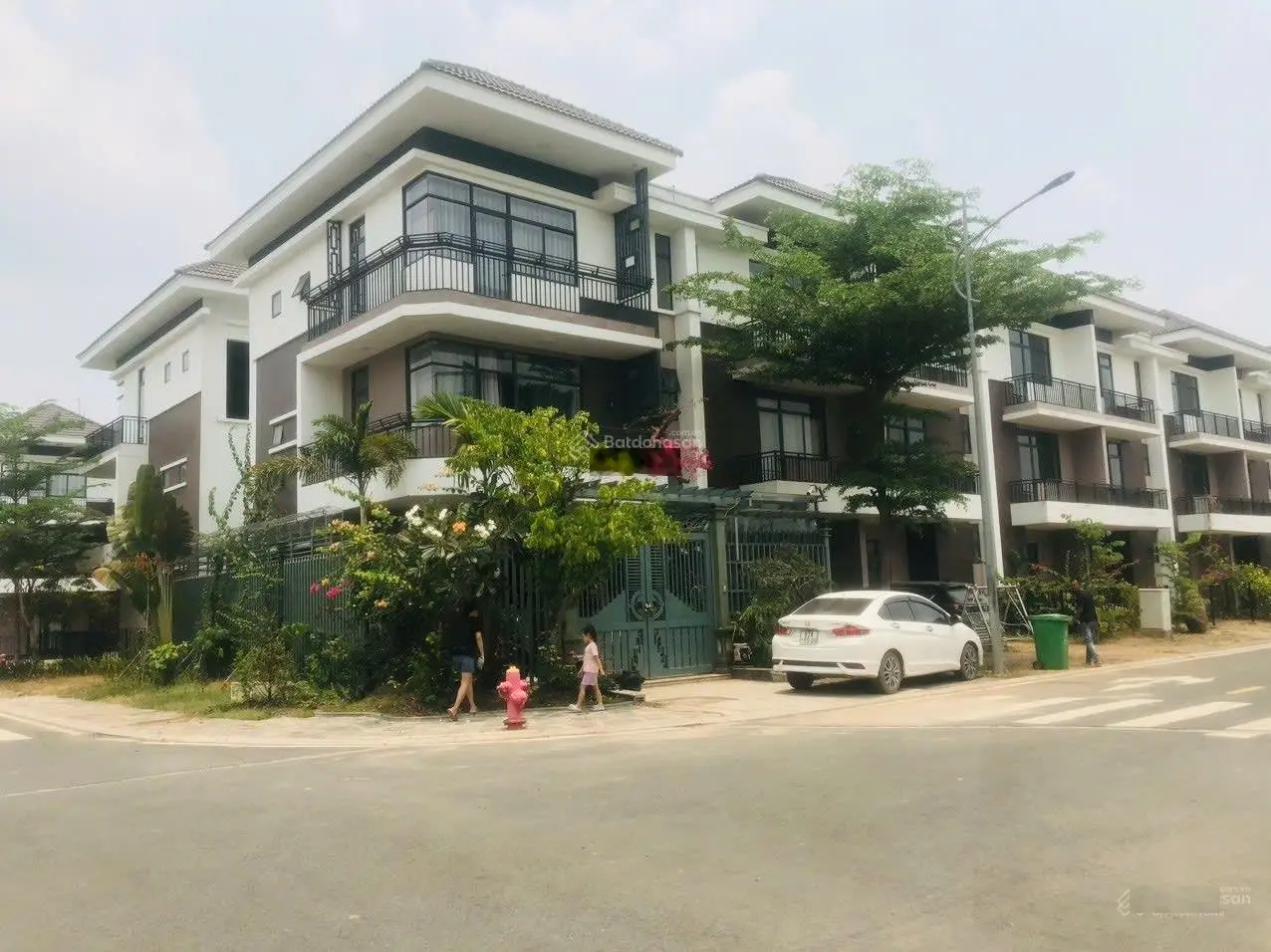 Bán shop house 6*16m - 1 trệt 2 lầu - 3ty8 mặt tiền đường trục chính