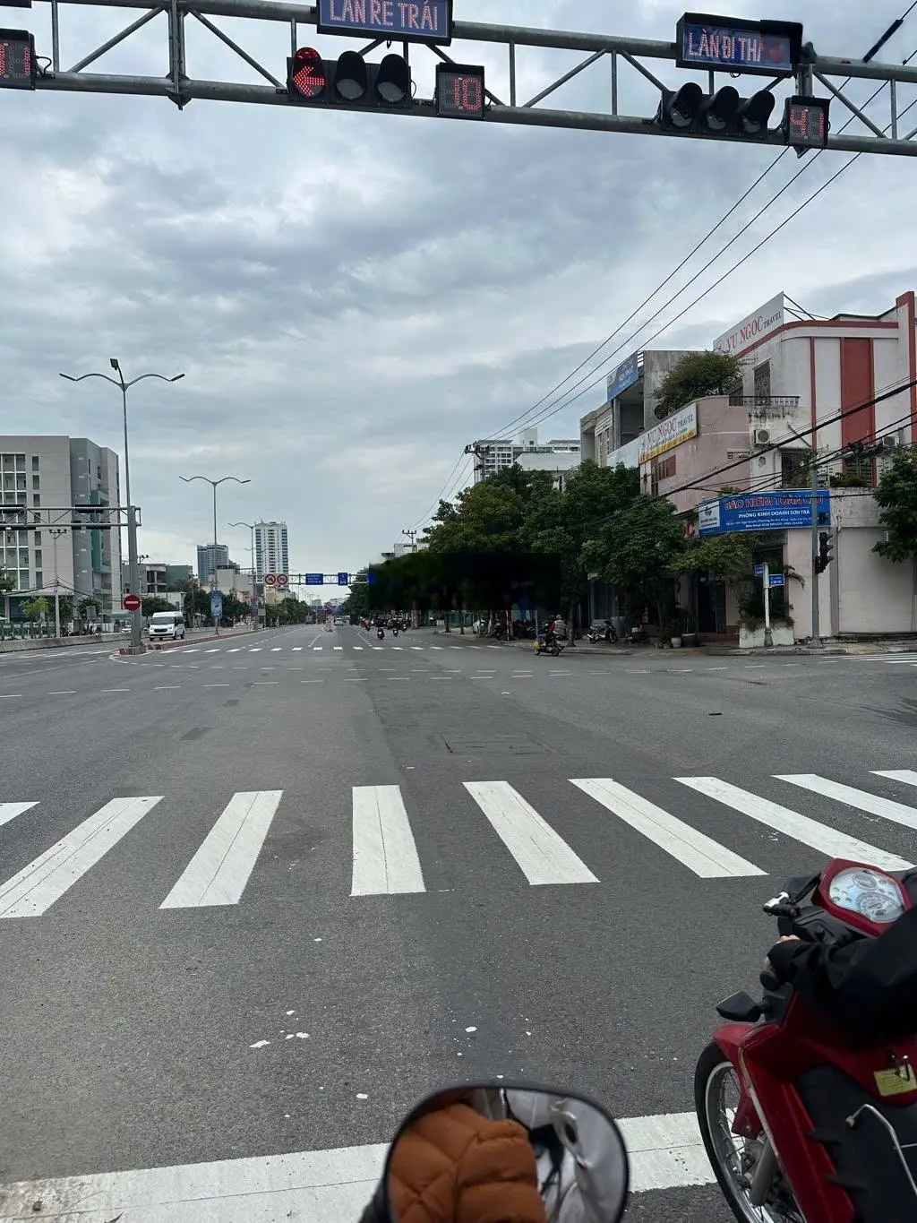 Bán nhà 2 tầng gần Vincom Đà Nẵng đường Ngô Quyền đang cho thuê kinh doanh tốt giá siêu tốt T10