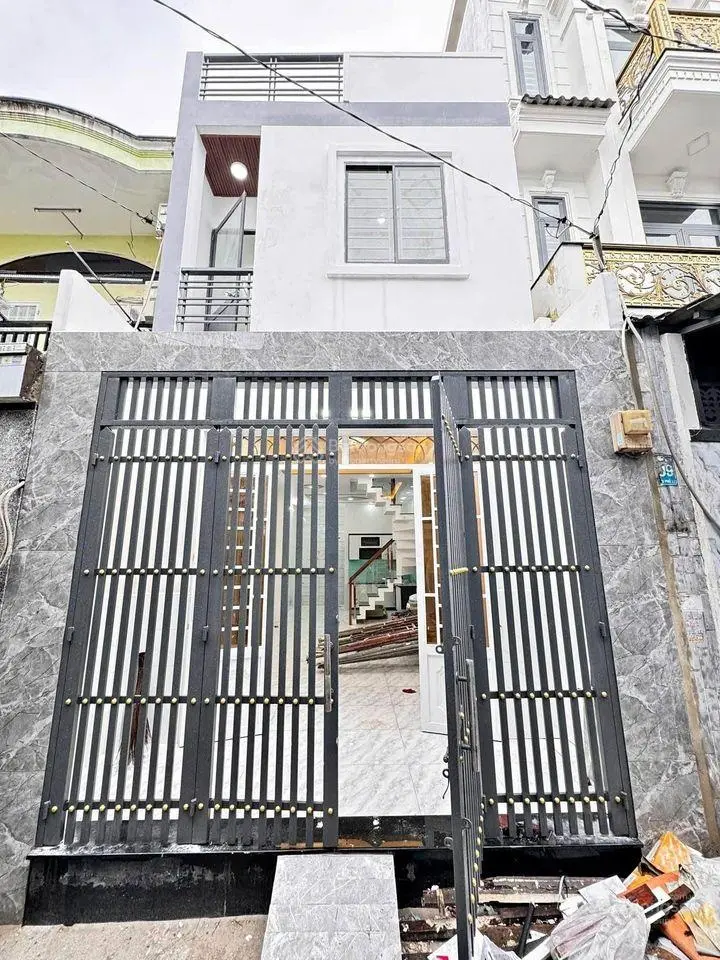 BÁN NHANH NHÀ 5x19=95m2 đường BÀ ĐIỂM 4 gần chợ BÀ Điểm Hóc Môn , buôn bán kinh doanh tốt , sổ sẵn