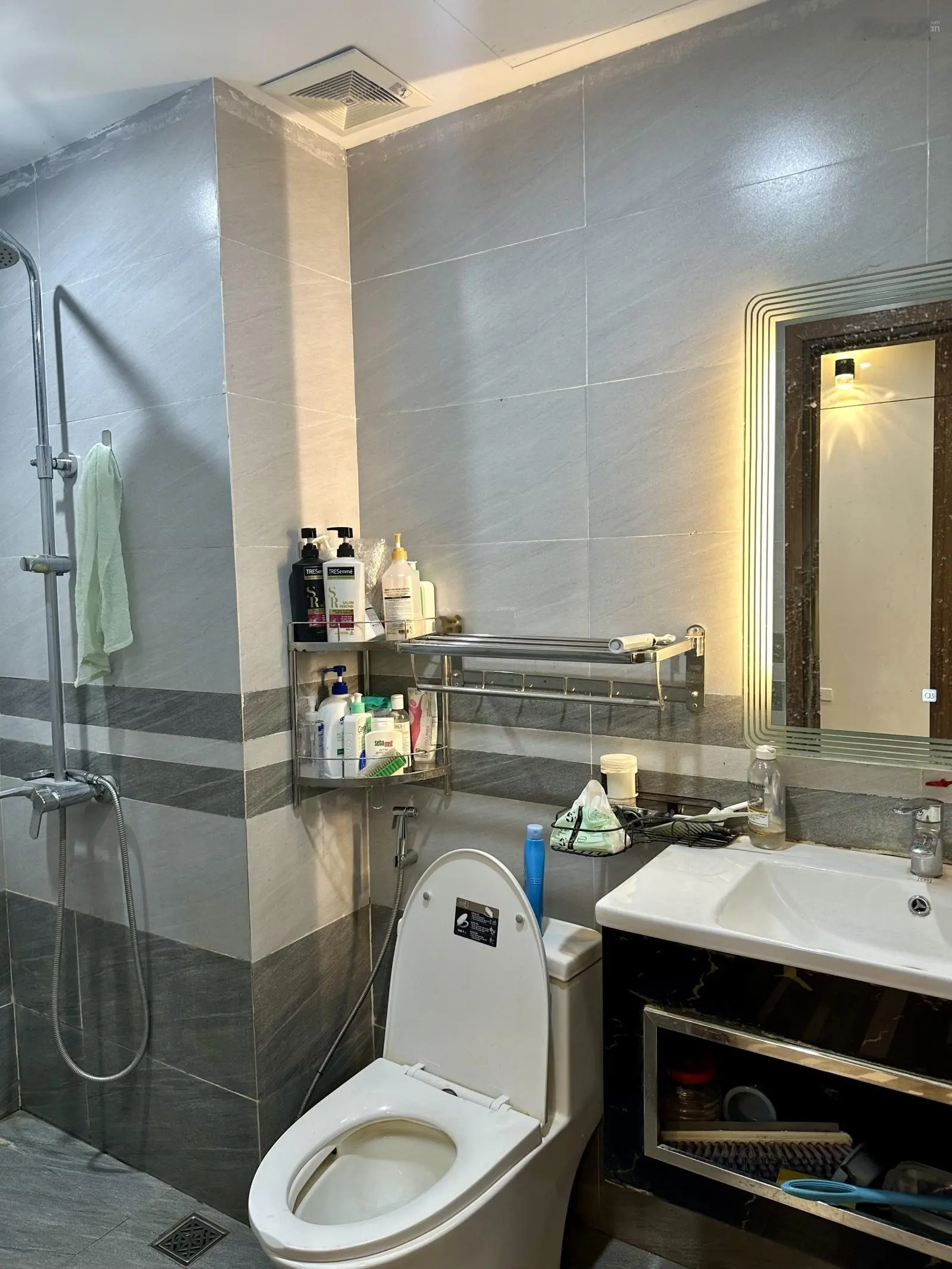 Chính chủ cần bán nhanh 2 căn hộ 2PN 2WC dự án Eurowindow River Park 2tỷ9/căn toà P2