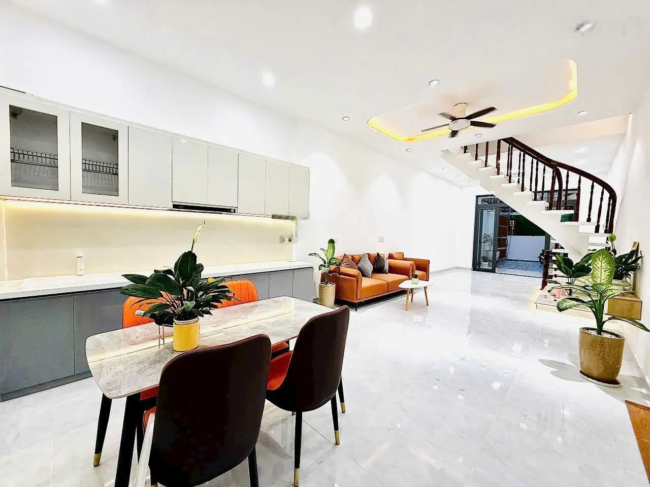 Bán nhà mới,đẹp 1 trệt 1 lầu 3pn 2wc đg Hồ Bá Phấn P.Phước Long A Q9,HXH, 90m2,5.7 tỷ Lh 0932190599