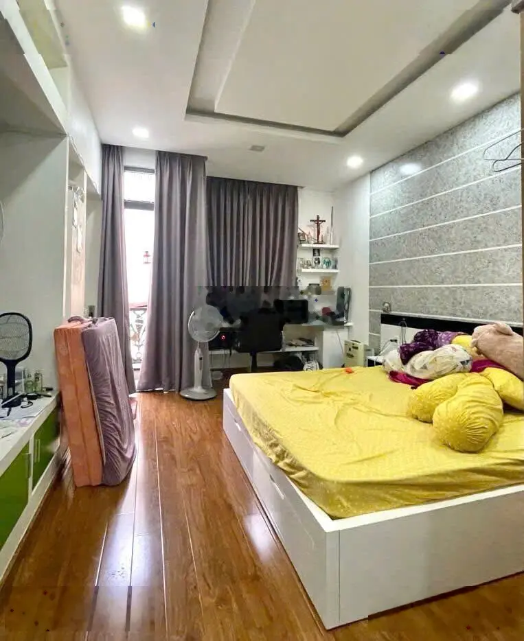 NGỘP BANK giảm 1.3tỷ, nhà 4Tầng (4 x 19) (4P ngủ) hẻm 4m, thẳng trục 50m ra MẶT TIỀN Hoàng Hoa Thám