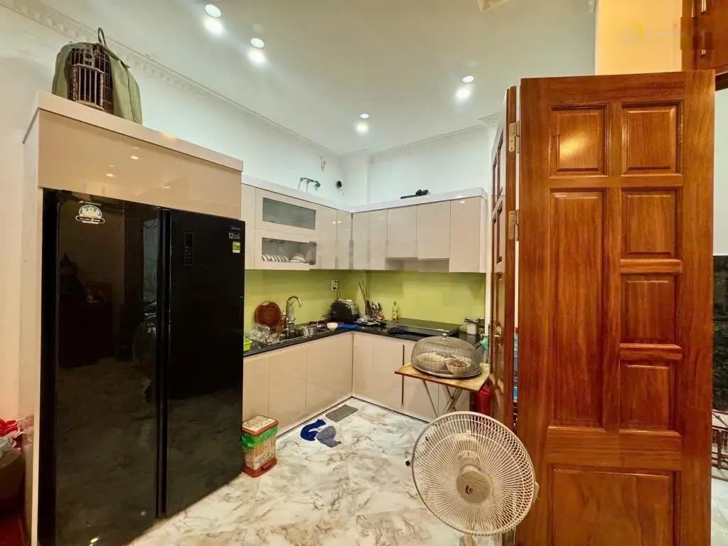 Kim Ngưu - quận HBT, ngõ to ô tô tránh, 40m2 5 tầng, nhà mới đẹp, khu vực trung tâm chỉ hơn 8 tỷ