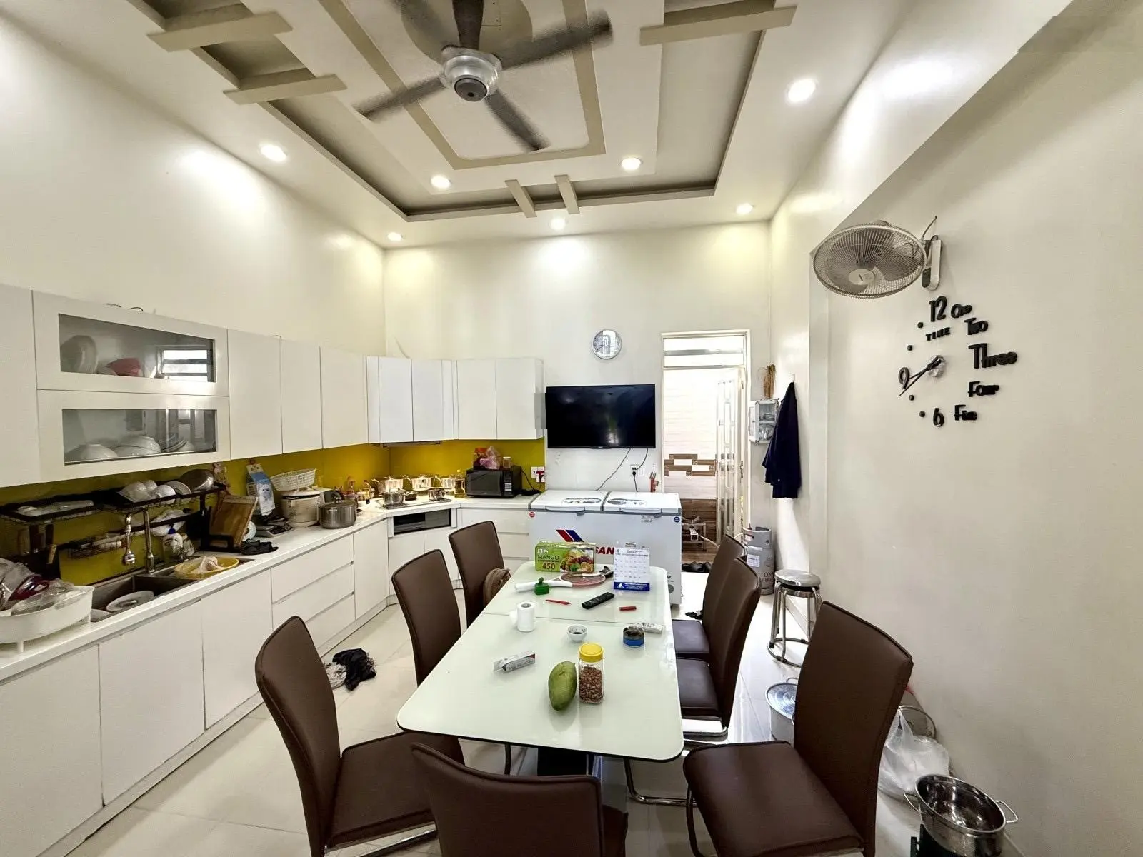 Bán nhà 2 tầng mặt tiền đường số 11 chợ Thủ Đức 80m2 chỉ 6.5 tỷ, gần Vành Đai 2