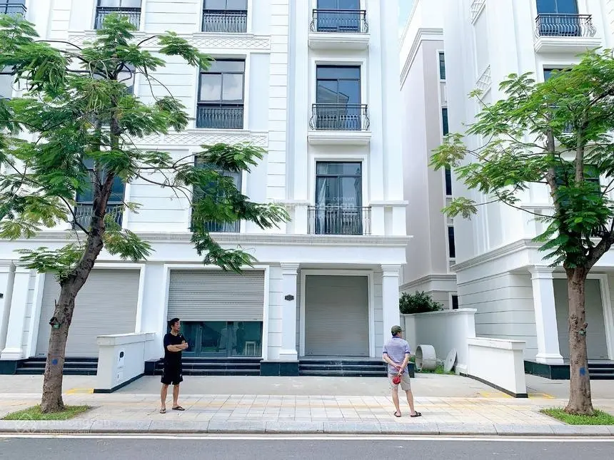 Bán căn nhà phố sân vườn khu biệt thự Vinhomes Grand Park Quận 9 giá hợp lý đầu tư. LH 0916111163