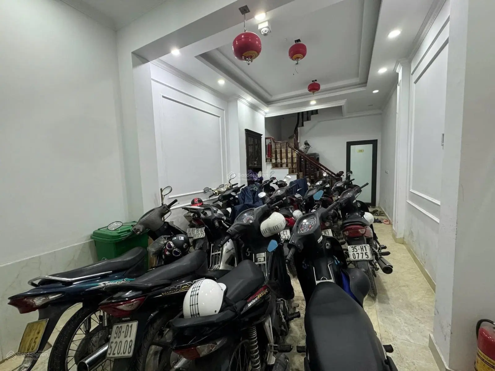 Cần bán căn hộ dịch vụ! Nhà mới dân xây, ngõ ô tô tránh, DT 44m2