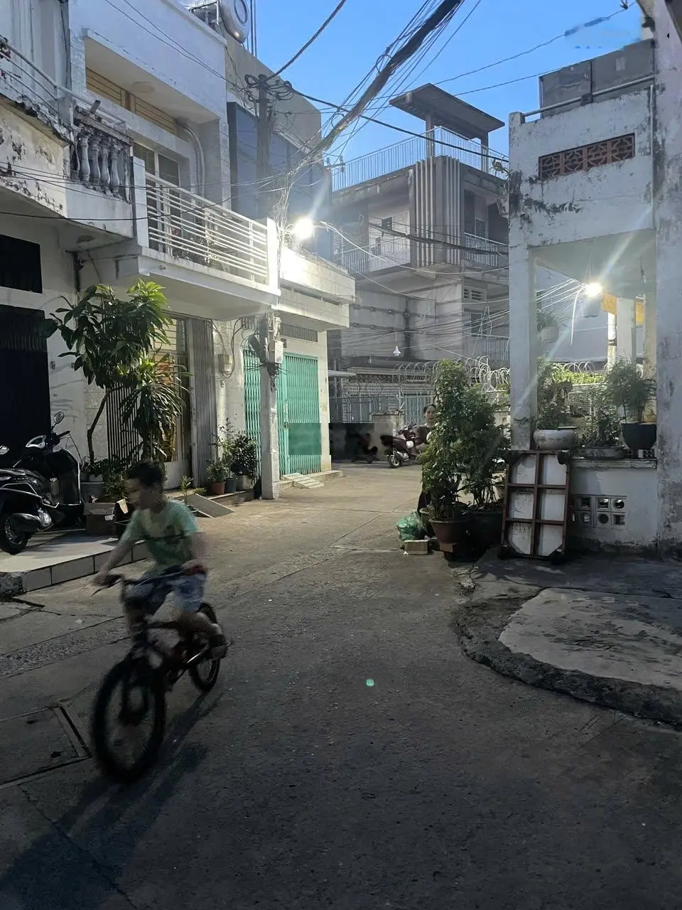 Bán nhà lô góc cực rẻ,tại p1,gò vấp,dt 50m2,sổ hồng riêng,xe hơi đỗ cửa,giá chỉ 5,95 tỷ
