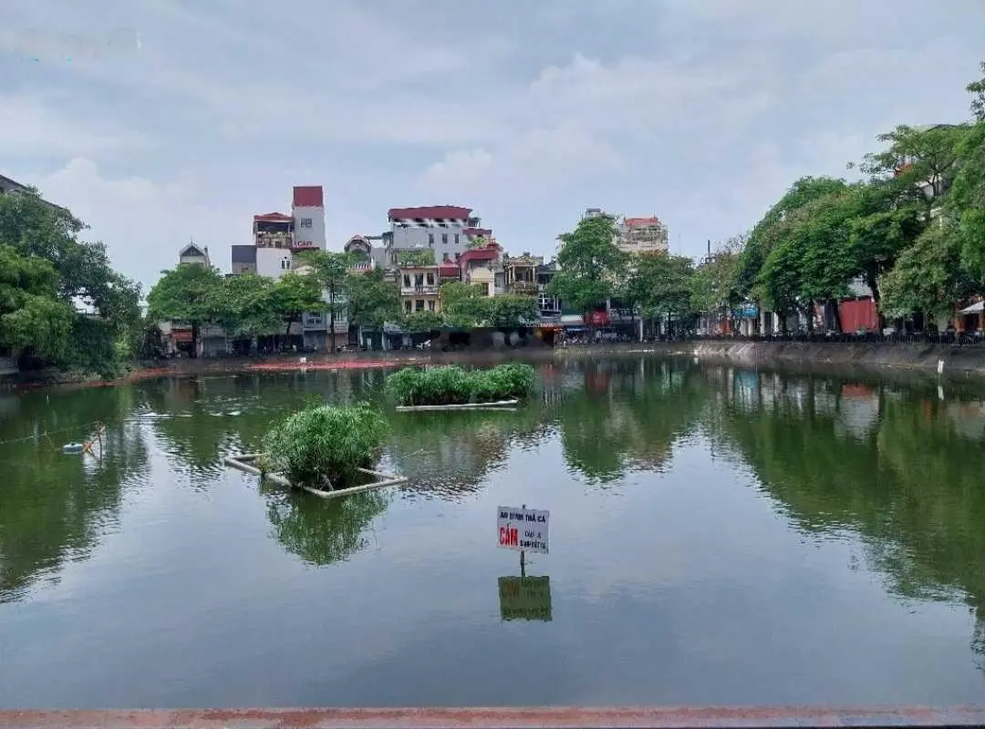 Cần bán gấp nhà phố Bồ Đề, phường Bồ Đề, Long Biên - lô góc - ngõ thông - ô tô đỗ gần - view hồ đẹp