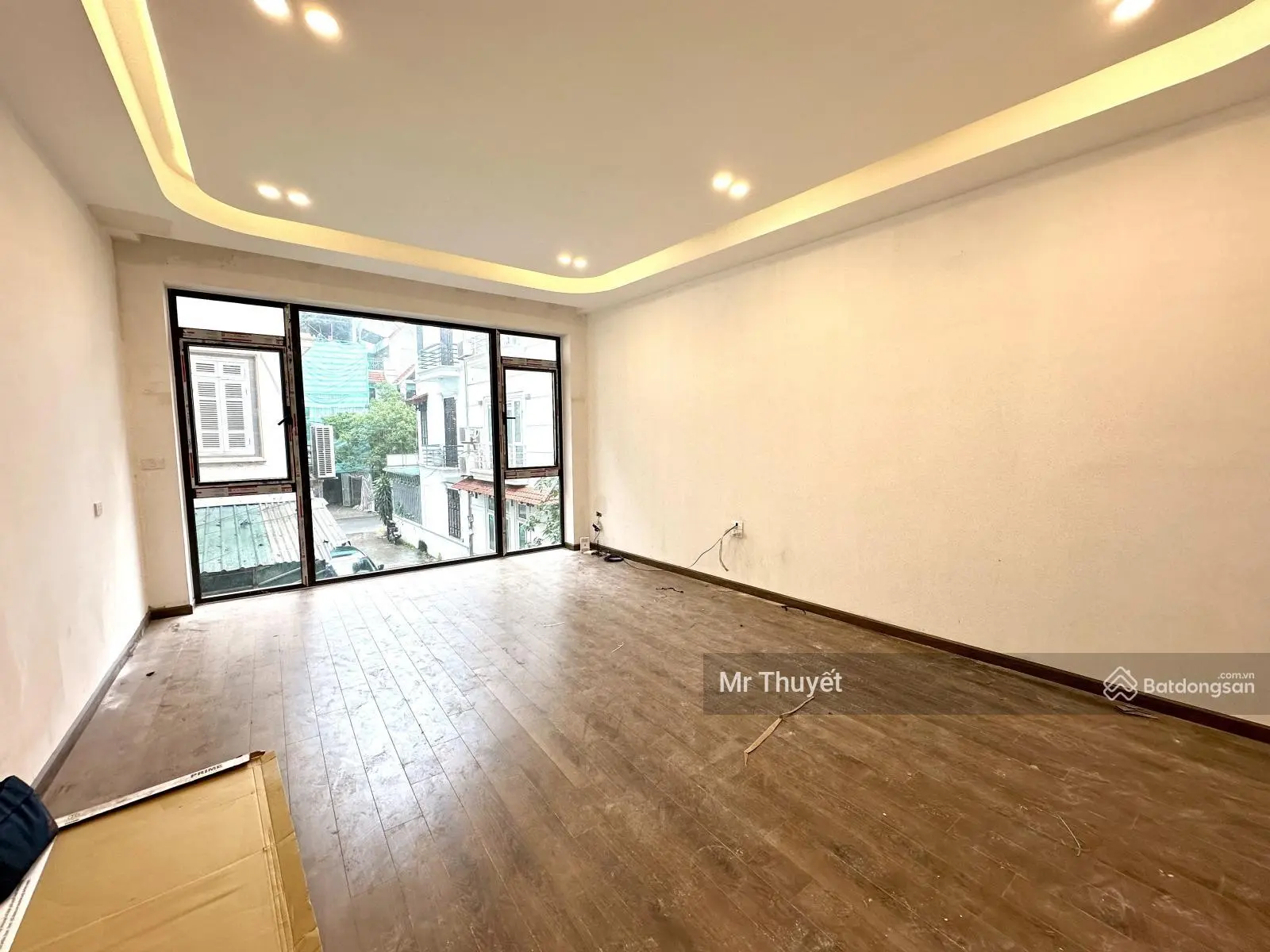 Cực hiếm-nhỉnh 15 tỷ-lâm du-bồ đề-long biên-8 tầng nở hậu-gara ô tô-thang máy-full nội thất