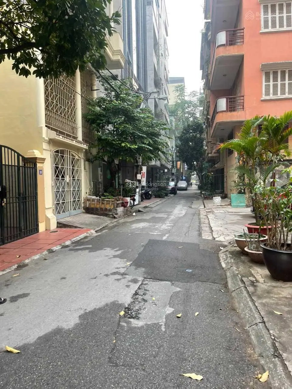 Cần bán nhà tại Hoàng Quốc Việt, DT 65m2 xây 5 tầng, ngõ ô tô tránh, kinh doanh. Giá 19.85 tỷ