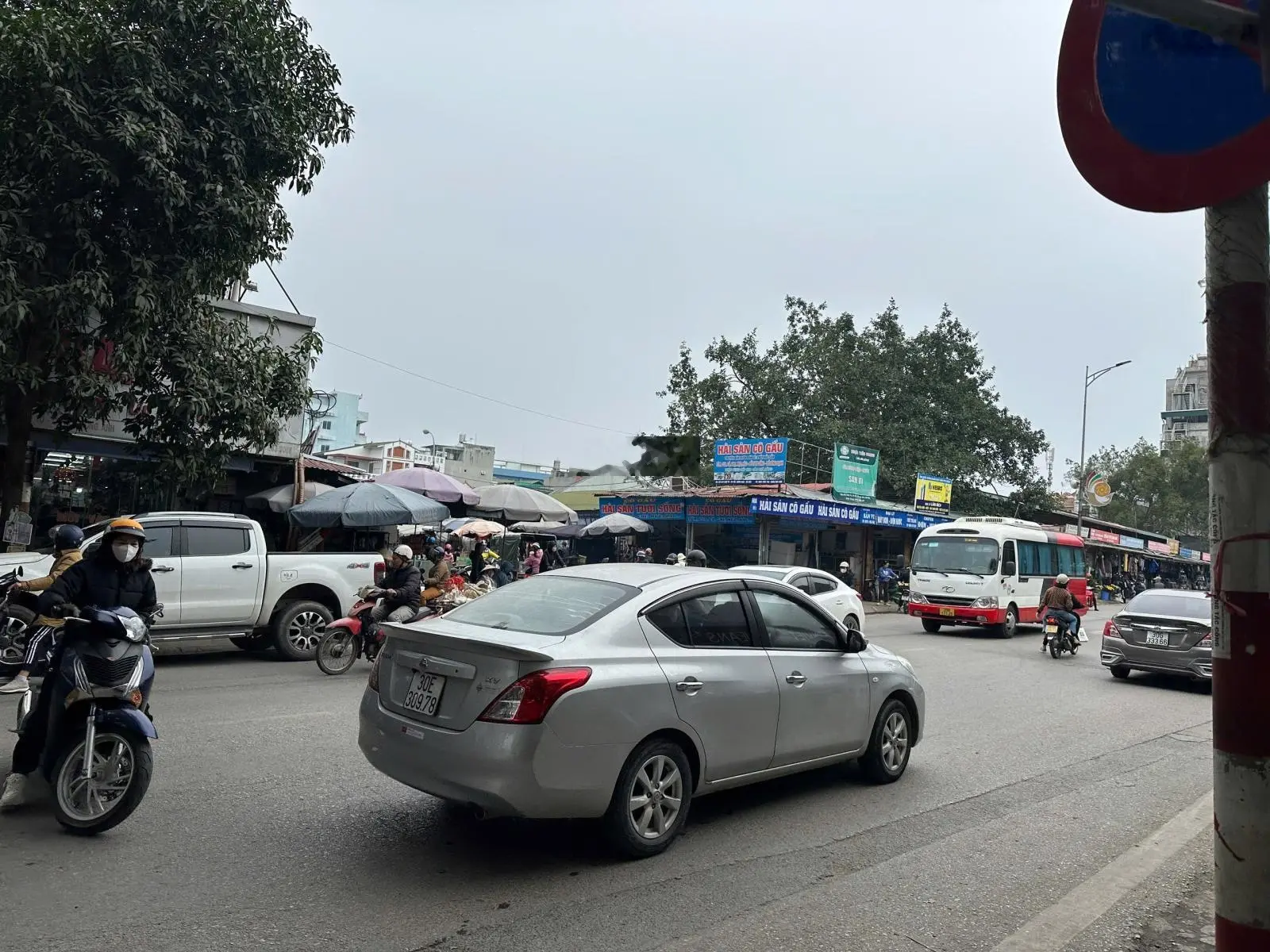 Bán đất tặng nhà 3 tầng cạnh chợ Tó thị trấn Đông Anh, kinh doanh, ô tô tránh 117m2 hơn 13 tỷ.