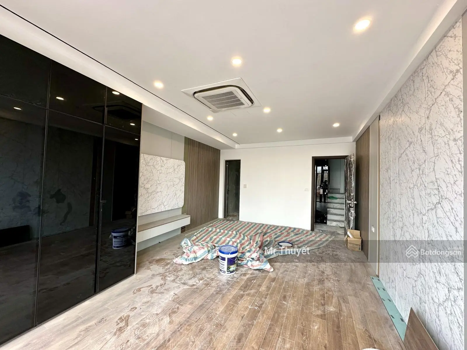 Cực hiếm-nhỉnh 15 tỷ-lâm du-bồ đề-long biên-8 tầng nở hậu-gara ô tô-thang máy-full nội thất