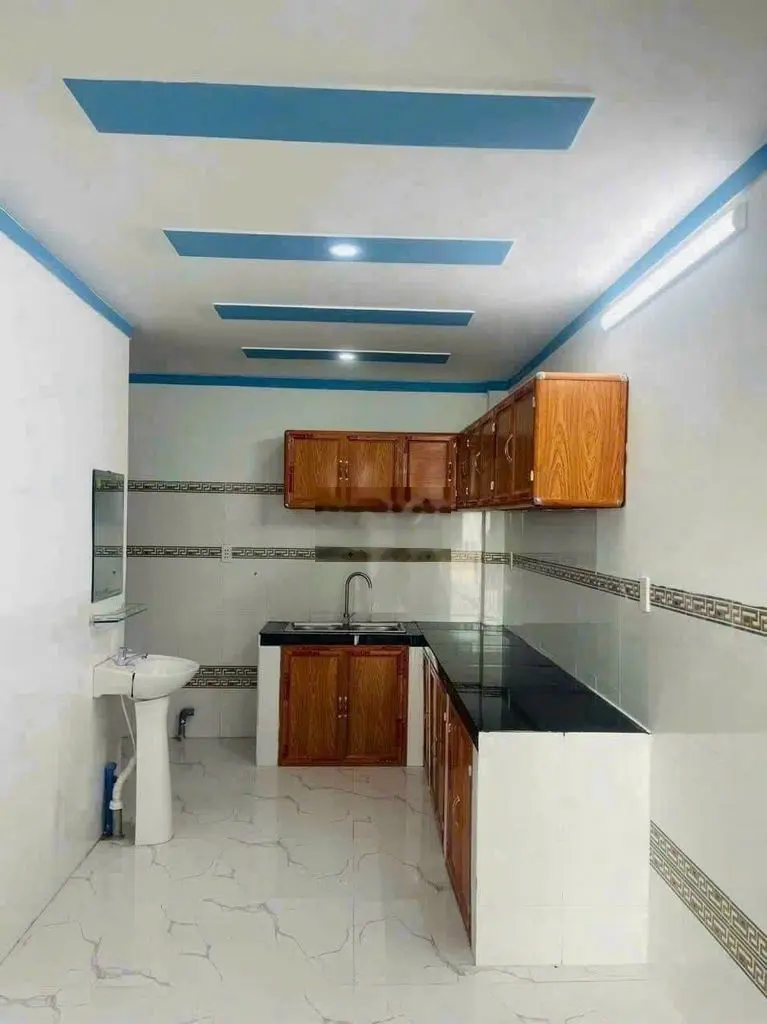 Định cư bán nhà THPT Tân Túc giấy tờ đủ giá 780 triệu tặng nội thất