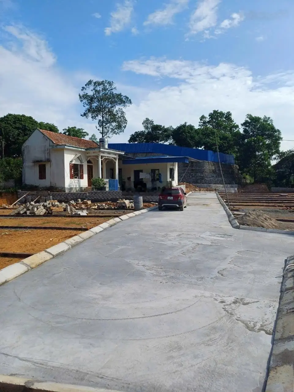 Có giá hơn 300 triệu/ lô DT 60m2 - 90m2. Vị trí: Thôn 1 - Xã Phù Ninh, ngõ rộng 4m, 6m ô tô ra vào