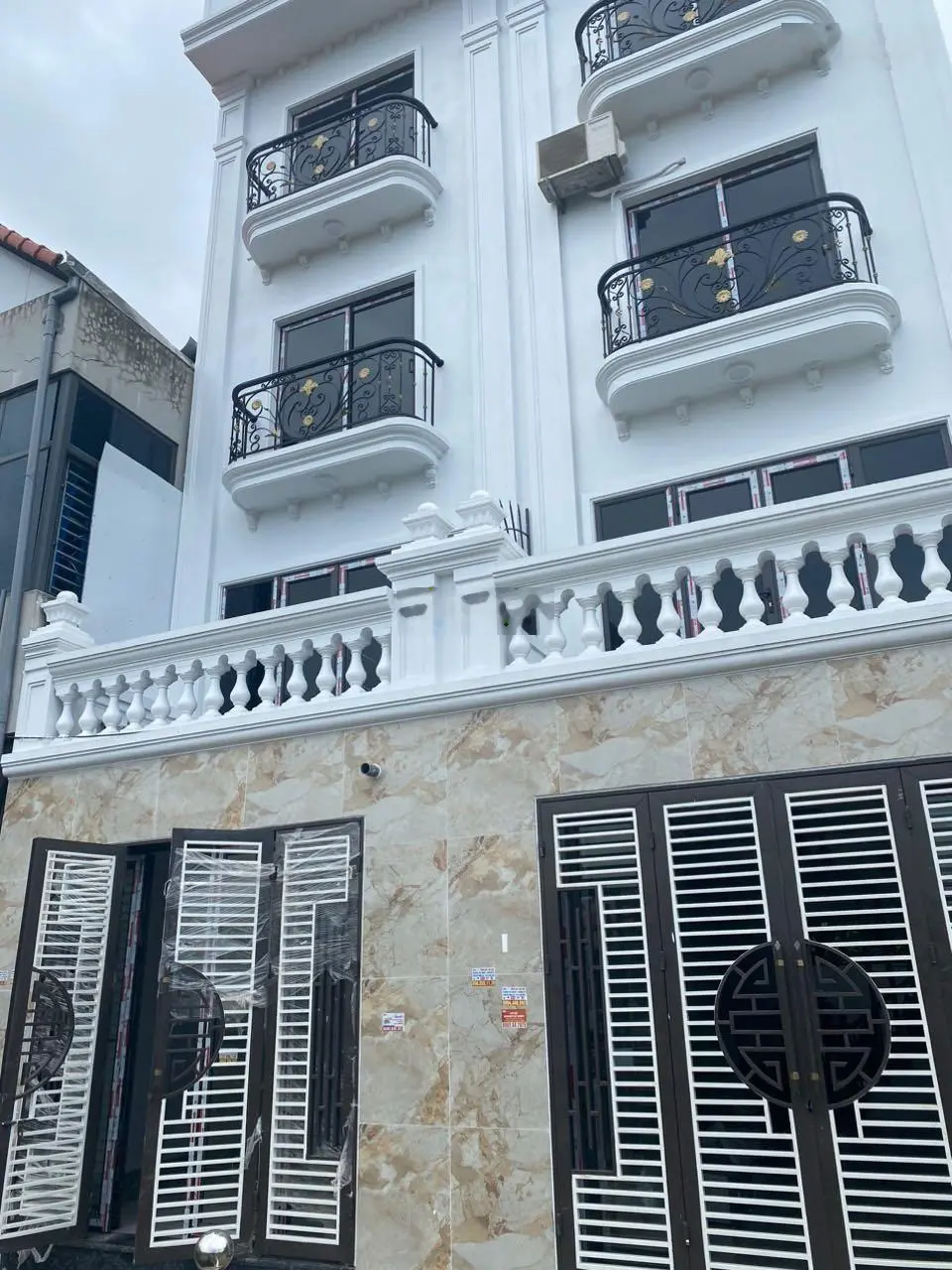 BIỆT THỰ LIỀN KỀ VIEW HỒ. 65m2 .5,x Tỷ ,2 MẶT ĐƯỜNG TRƯỚC SAU VÀO NHÀ ,GARA Ô TÔ RỘNG RÃI
