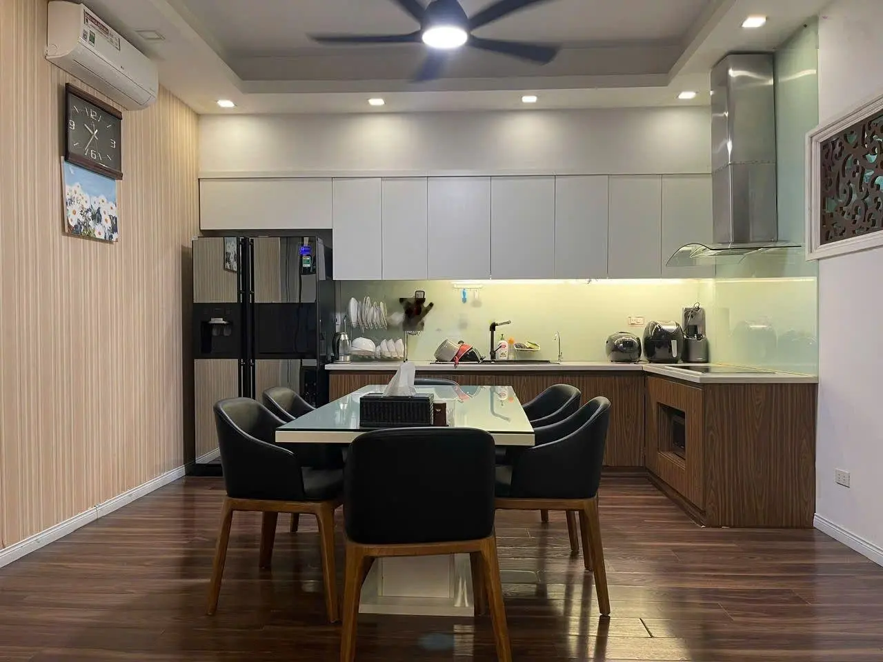 Siêu rẻ - ô tô dừng đỗ ngày đêm - kinh doanh da tiền - gần chợ trường học siêu thị. Tiện ích đầy đủ